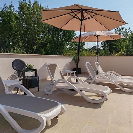 Apartments Oleander Lovrecica-Residence With Pool Dış mekan fotoğraf