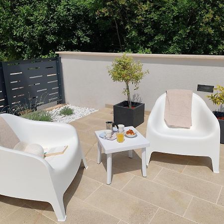 Apartments Oleander Lovrecica-Residence With Pool Dış mekan fotoğraf