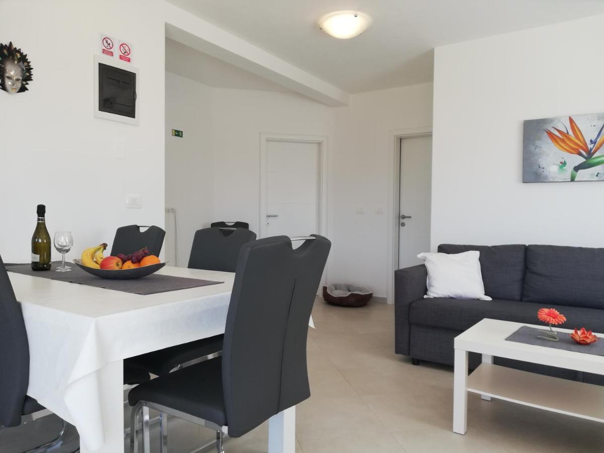 Apartments Oleander Lovrecica-Residence With Pool Dış mekan fotoğraf