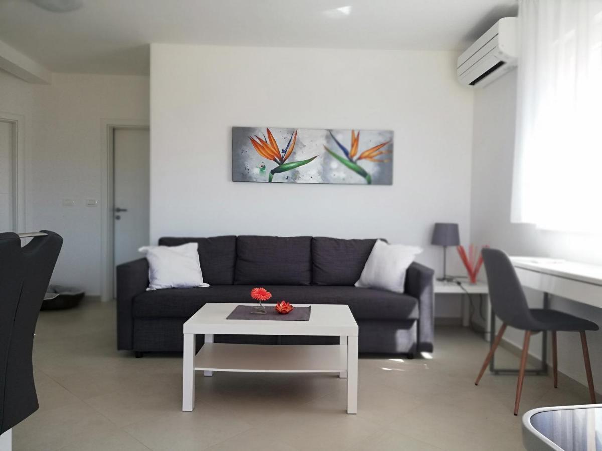 Apartments Oleander Lovrecica-Residence With Pool Dış mekan fotoğraf