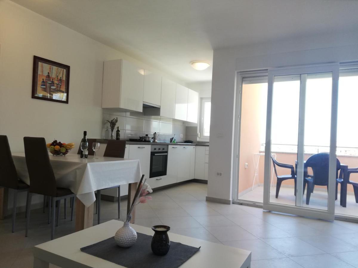 Apartments Oleander Lovrecica-Residence With Pool Dış mekan fotoğraf