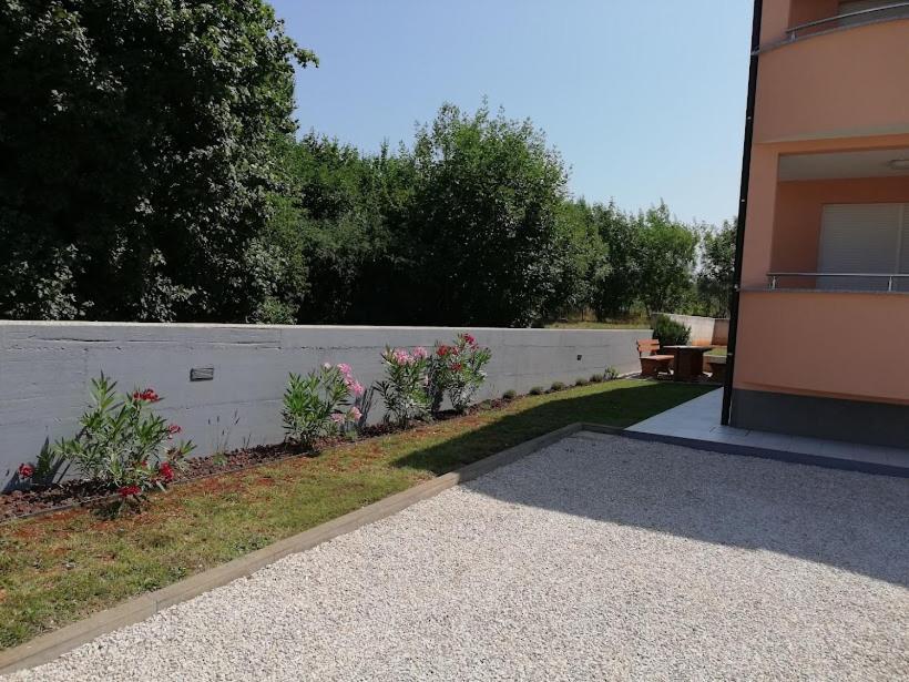 Apartments Oleander Lovrecica-Residence With Pool Dış mekan fotoğraf