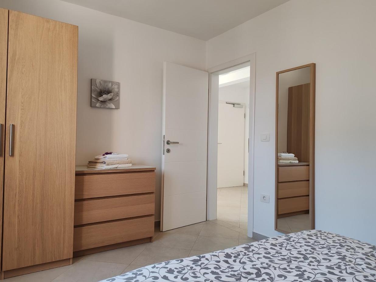 Apartments Oleander Lovrecica-Residence With Pool Dış mekan fotoğraf