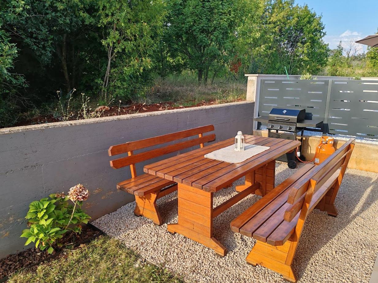 Apartments Oleander Lovrecica-Residence With Pool Dış mekan fotoğraf