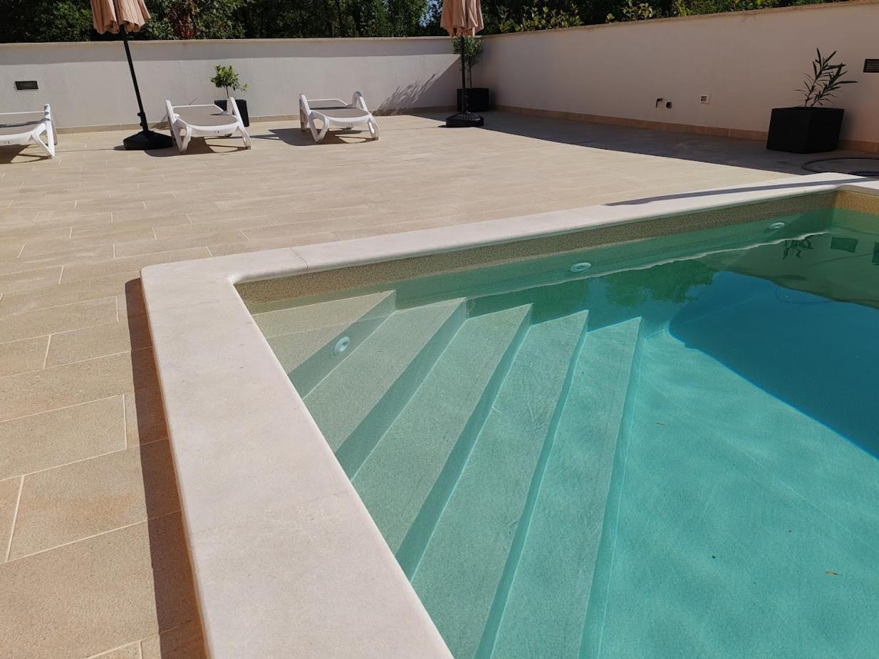 Apartments Oleander Lovrecica-Residence With Pool Dış mekan fotoğraf