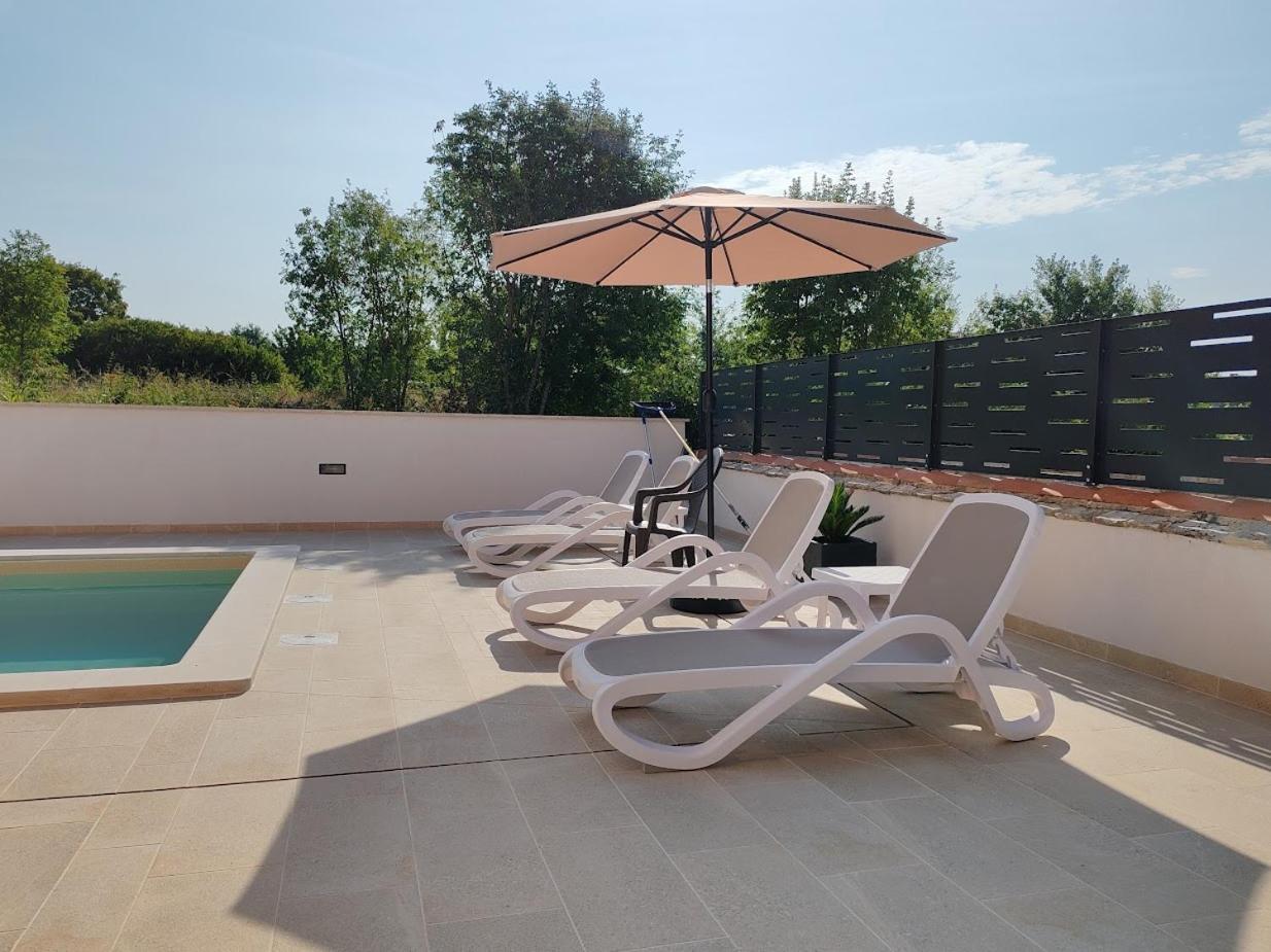 Apartments Oleander Lovrecica-Residence With Pool Dış mekan fotoğraf