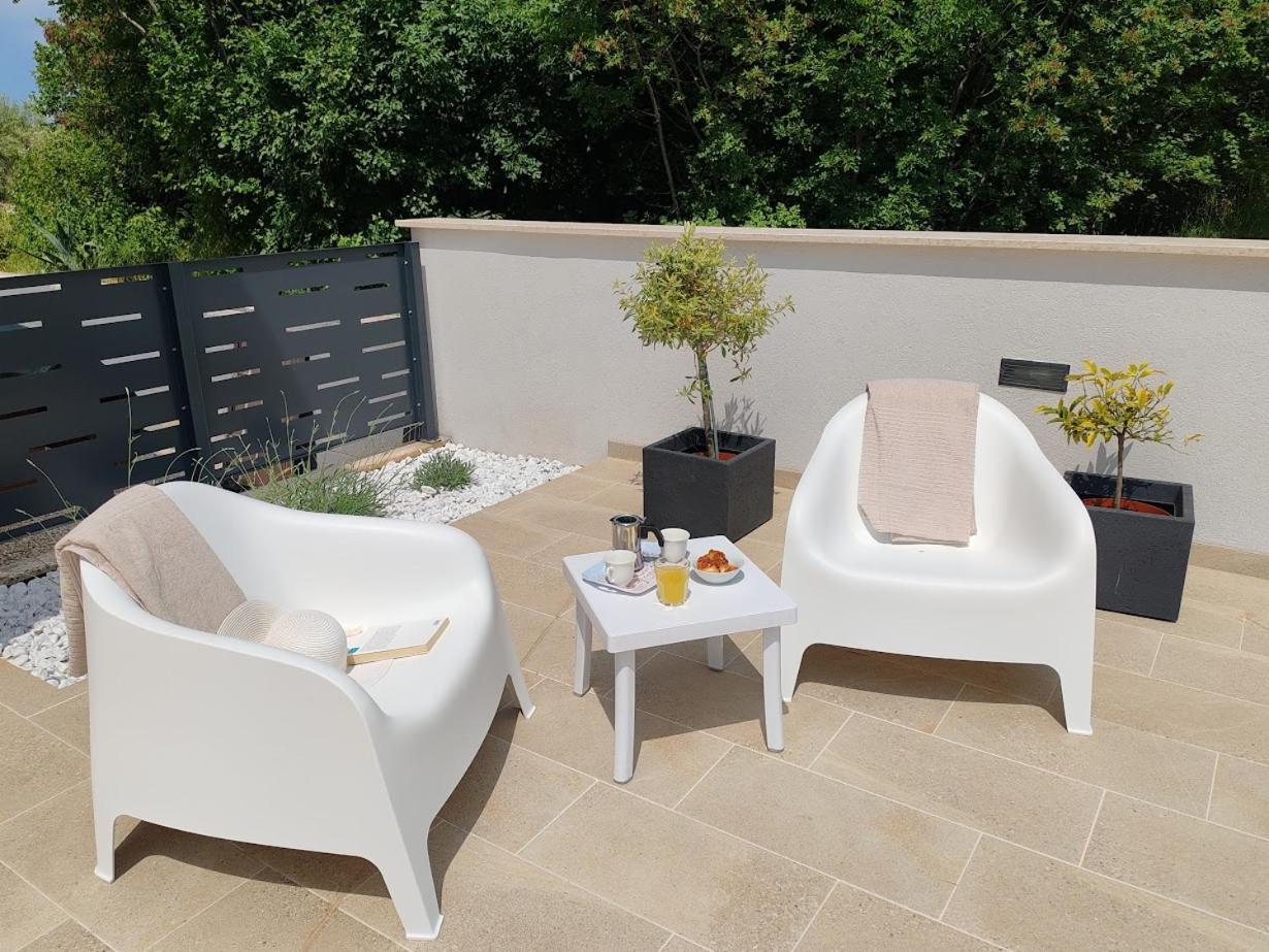 Apartments Oleander Lovrecica-Residence With Pool Dış mekan fotoğraf