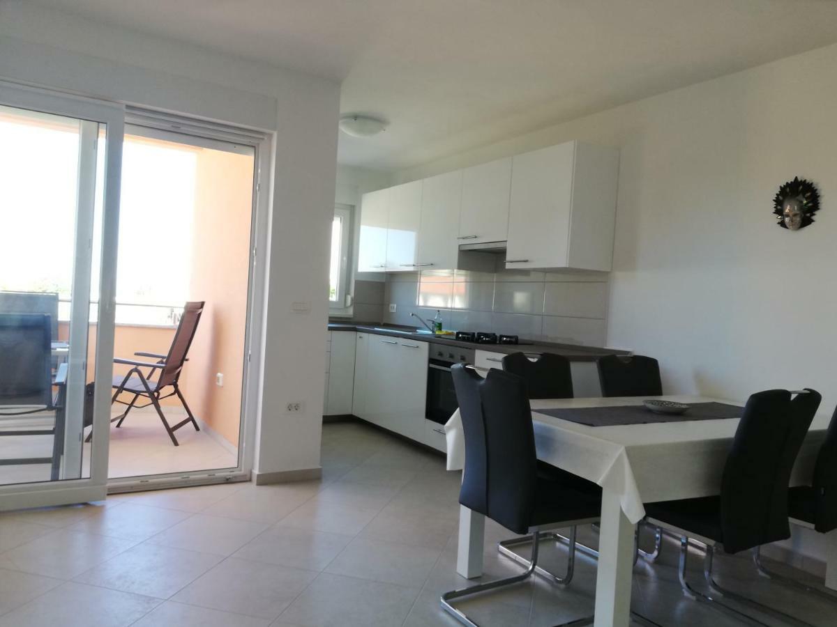 Apartments Oleander Lovrecica-Residence With Pool Dış mekan fotoğraf