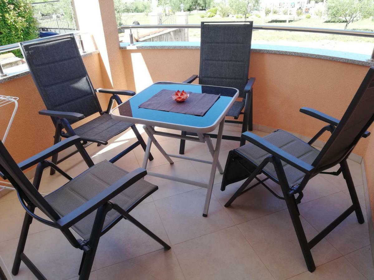 Apartments Oleander Lovrecica-Residence With Pool Dış mekan fotoğraf